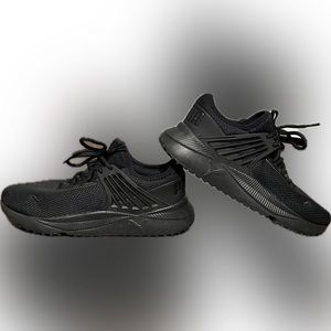 Puma men’s shoes, size 10